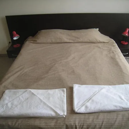 Royal Towers מלון בנסקו