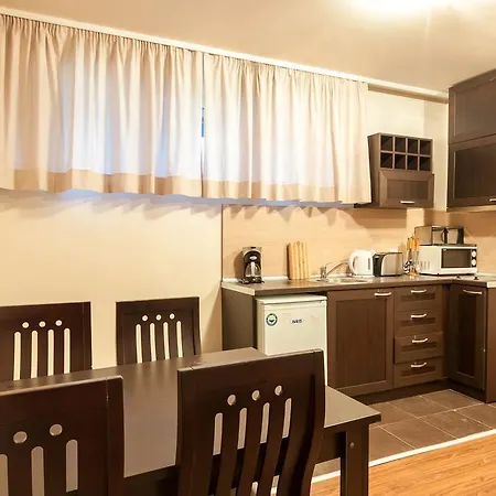 מלון Royal Towers 2*