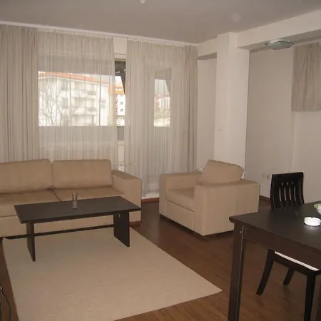 Royal Towers מלון בנסקו